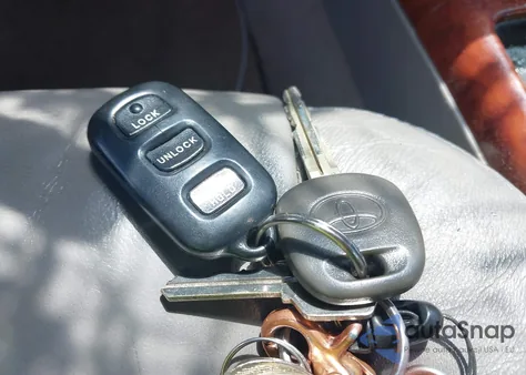 2005 Toyota Camry Xle V6 из США, поврежденный, VIN 4T1BF30K75U102420